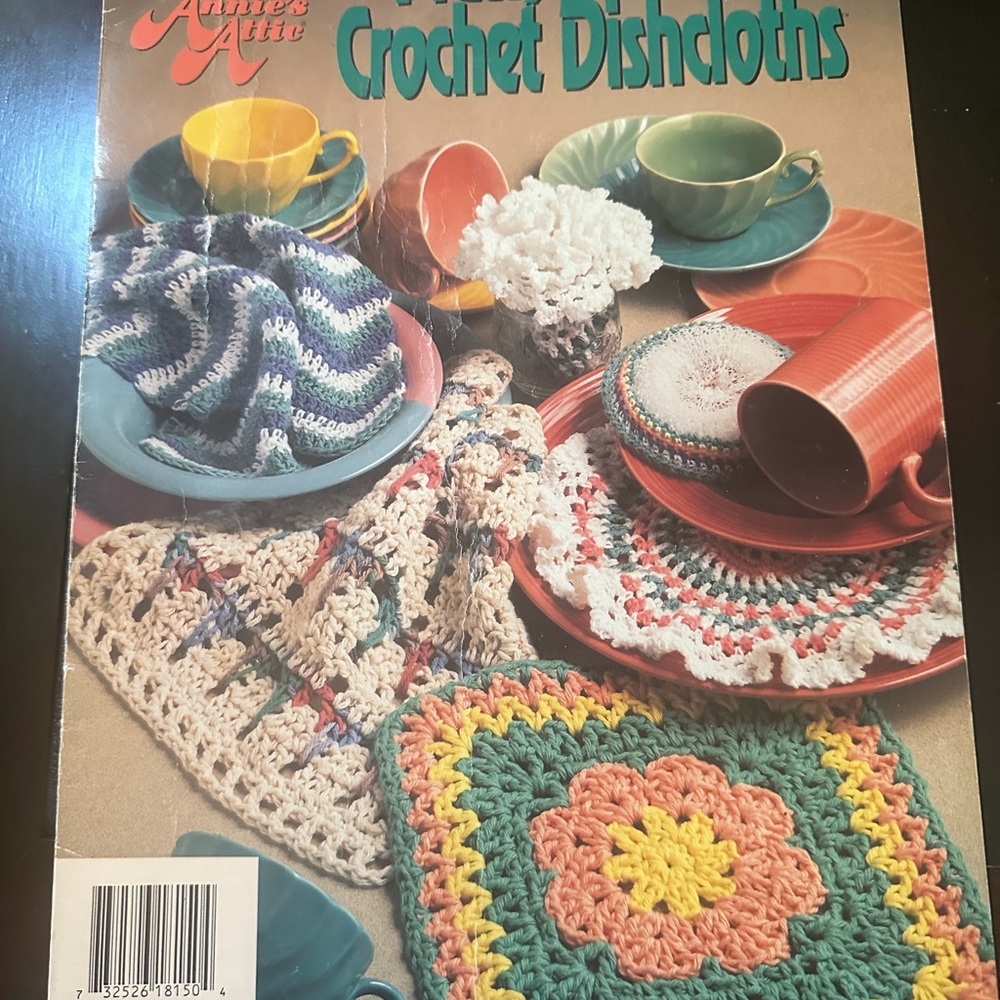 Assortment of pamphlets with projects to crochet, Knit and Tat 🧶🧣 - Picture 5 of 14